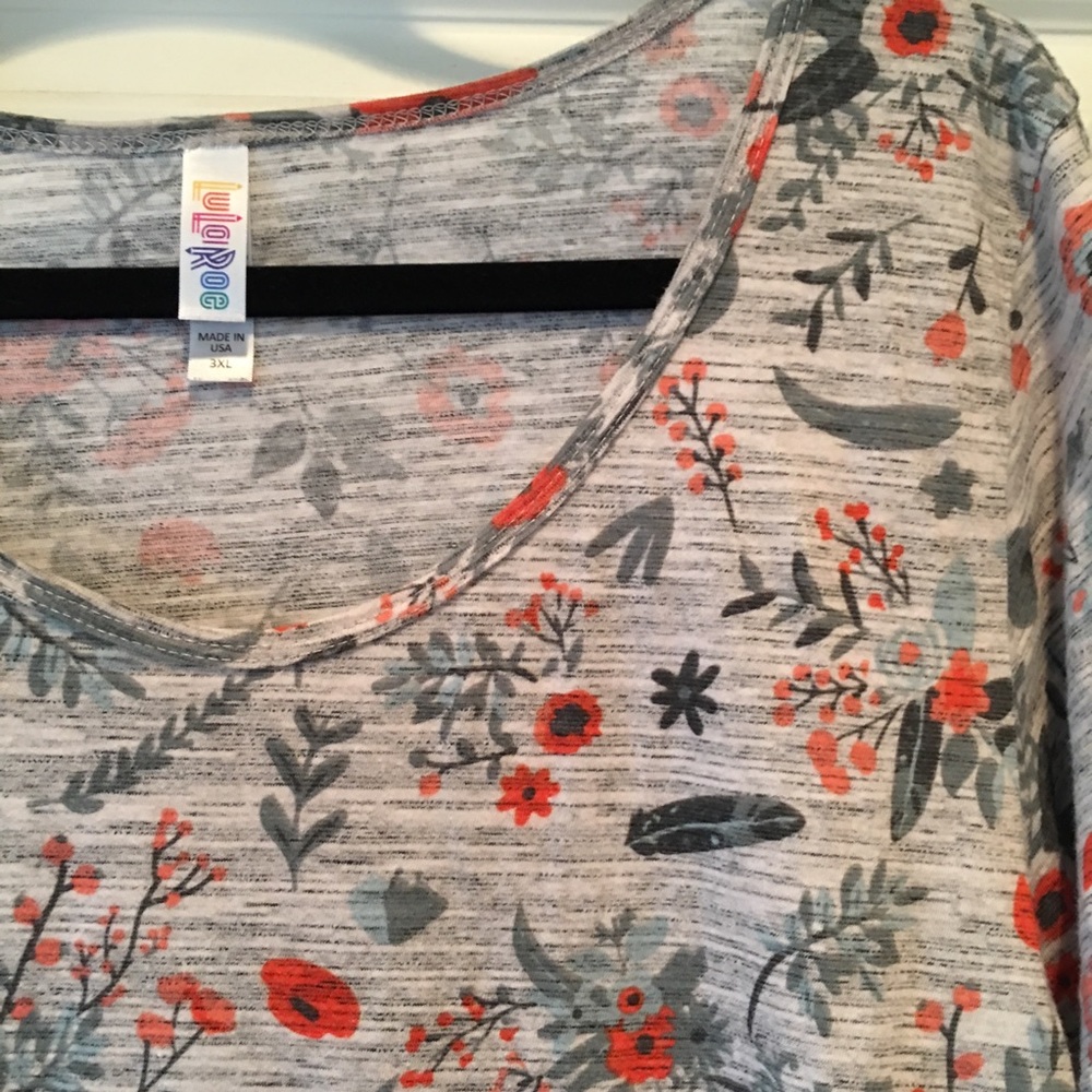 3x LuLaRoe classic tee in gorgeous floral
